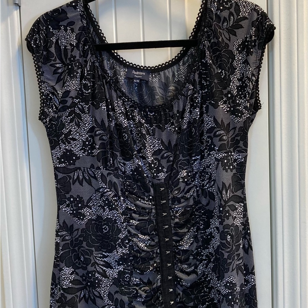 Ricki’s Petites Black Floral & Lace Sleeveless Top Hook Detailing